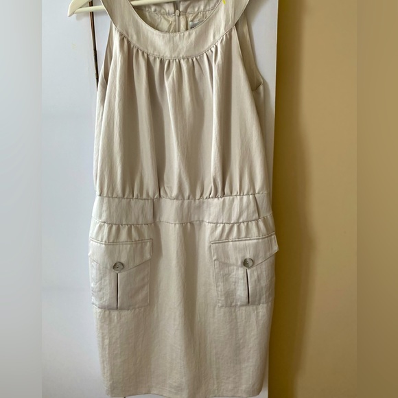 🫶Gorgeous Chico’s Casual All Lined Dress in Silk Like Fabric. 🫶 - Picture 2 of 16